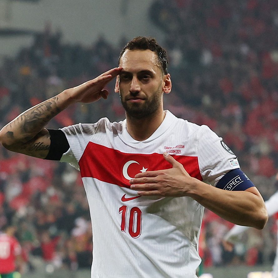 ماجستير في اثني عشر رموز! نفذ كابتن منتخب تركيا كالهان أوغلو 35 ركلة جزاء من أصل 38 لمسافة 12 ياردة في السنوات الثماني الماضية.